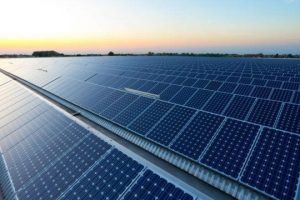 Empresas alistan planta que reciclará una primera generación de paneles solares de desecho